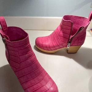 Size 39 Swedish Hasbeens Pink Croc Clogs